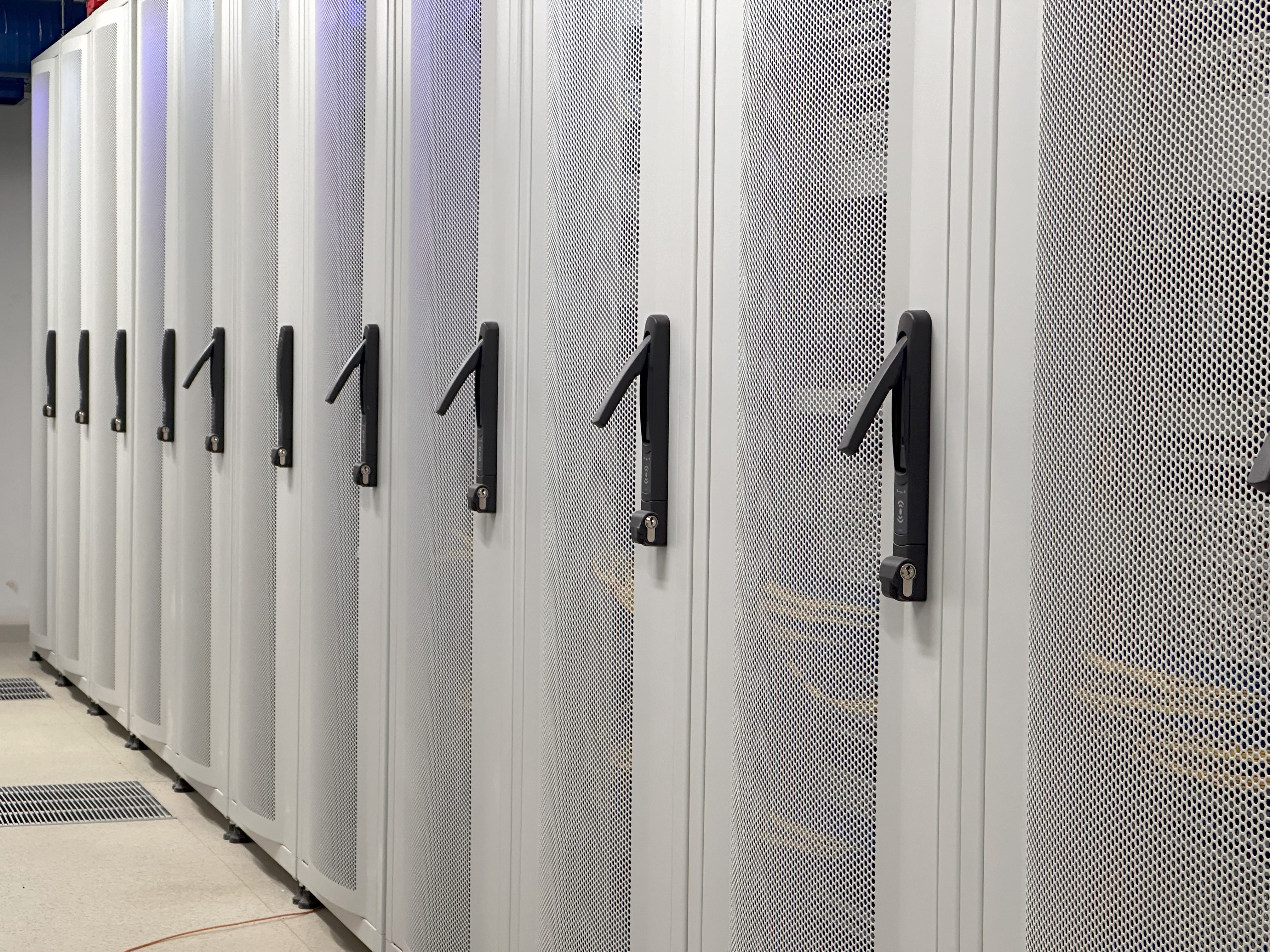 Server Kabinleri - Gündüz Görünümü